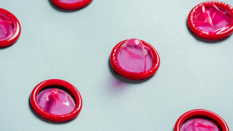 Kondomy od A do Z: druhy, jak vybrat velikost a jak ho nasadit