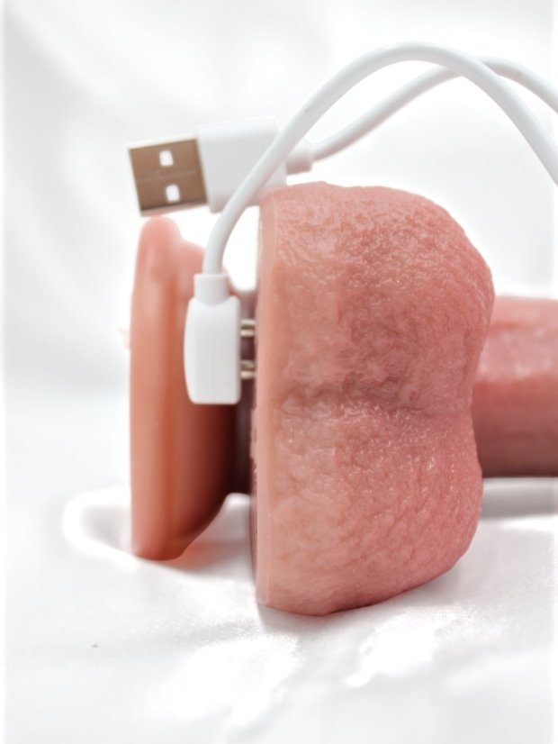 Vibrační a přirážecí dildo na aplikaci DKK Power Rider 2