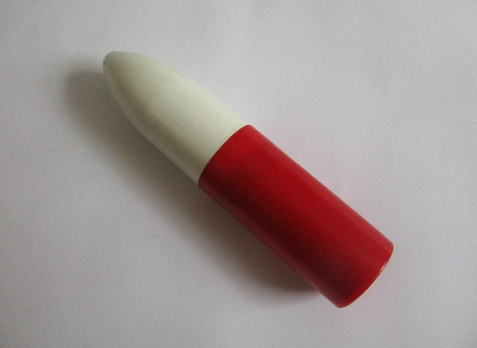 další verze vibrátoru ITES vypadala jako bullet vibrátor